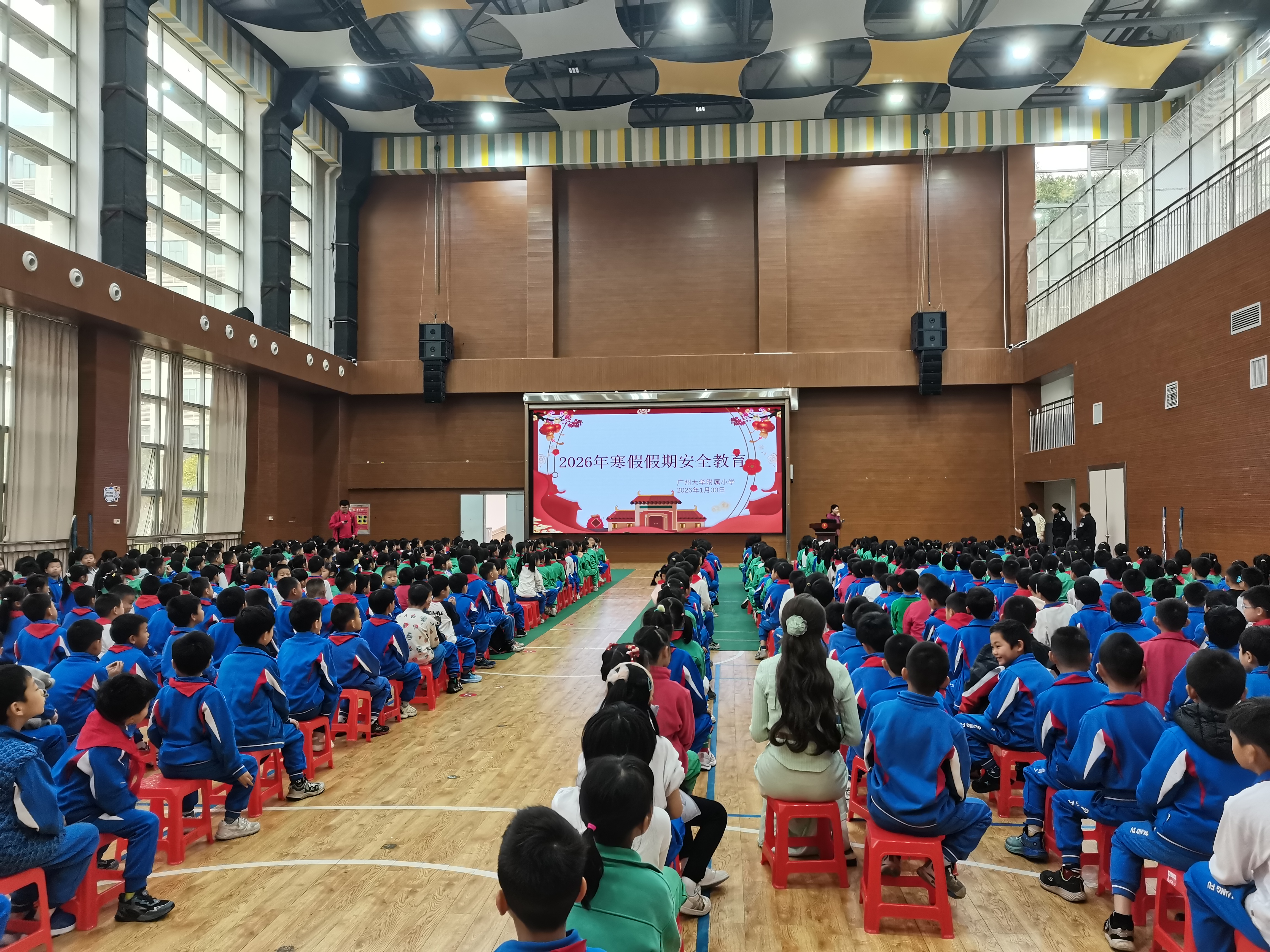 警校携手 安全“童”行——小谷围街联合广州大学附属小学开展寒假安全教育