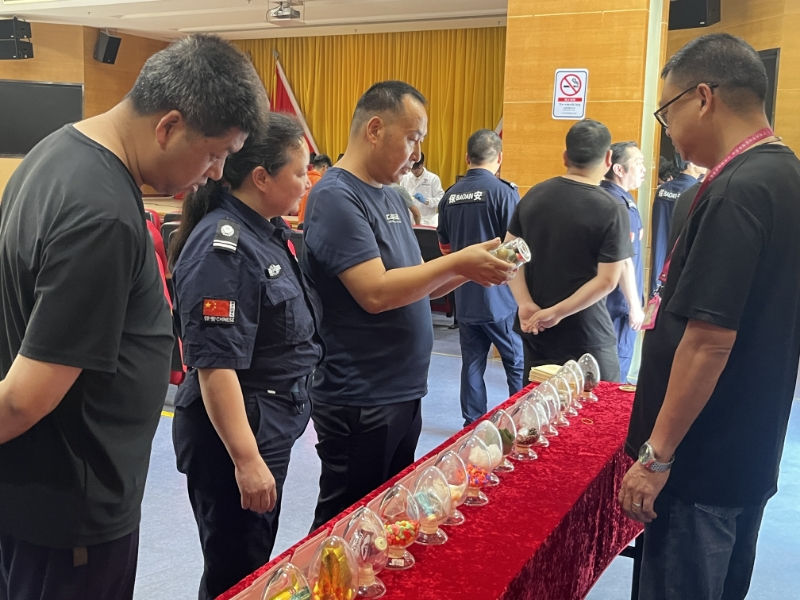 小谷围街开展重点行业从业人员毛发检测暨禁毒宣传教育活动