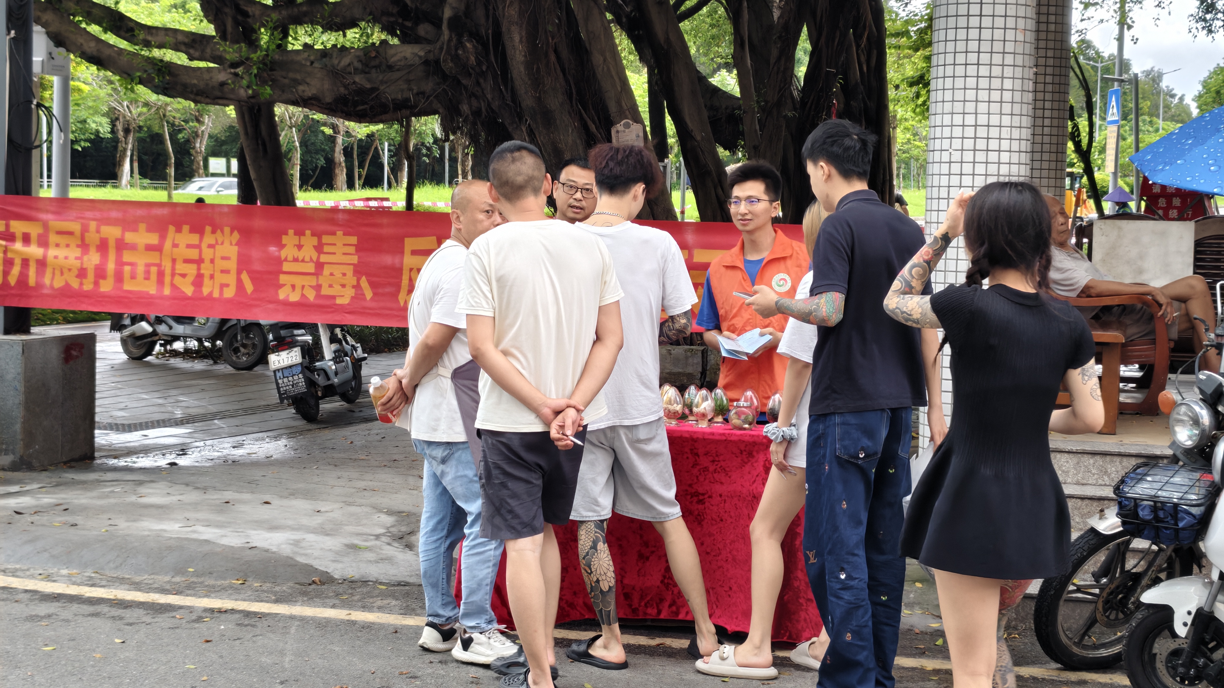 禁毒宣传进村居 筑牢防线护平安 ——小谷围街开展禁毒宣传教育活动进穗石村