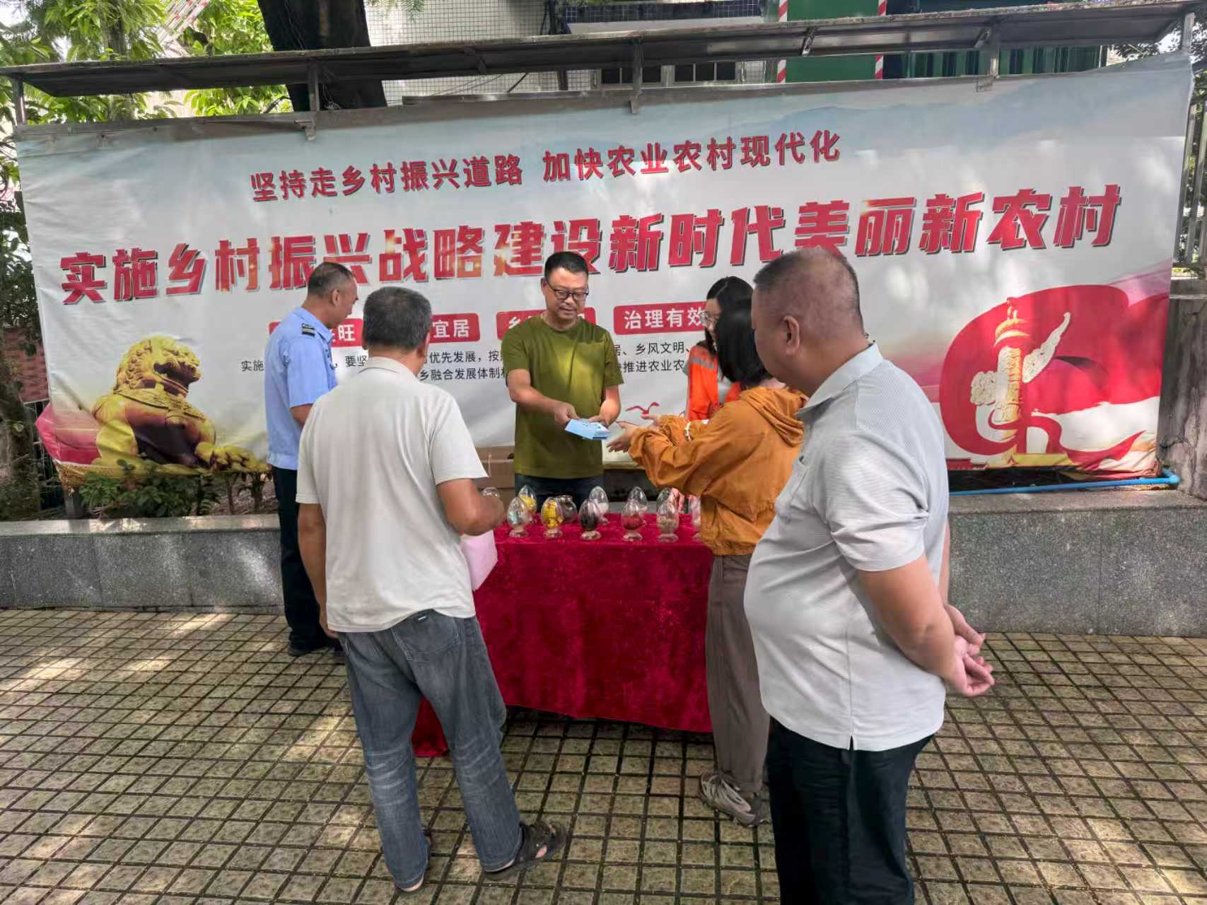 禁毒宣传进村居 无毒理念入民心——小谷围街开展禁毒宣传教育活动进贝岗村