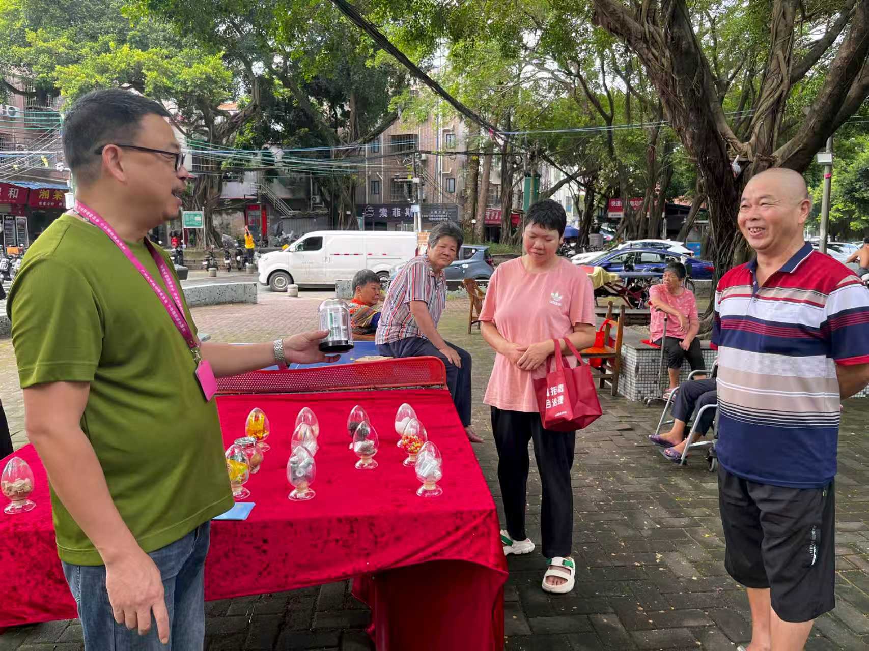 禁毒宣传进村居 绿色无毒伴休闲——小谷围街开展禁毒宣传教育活动进北亭村